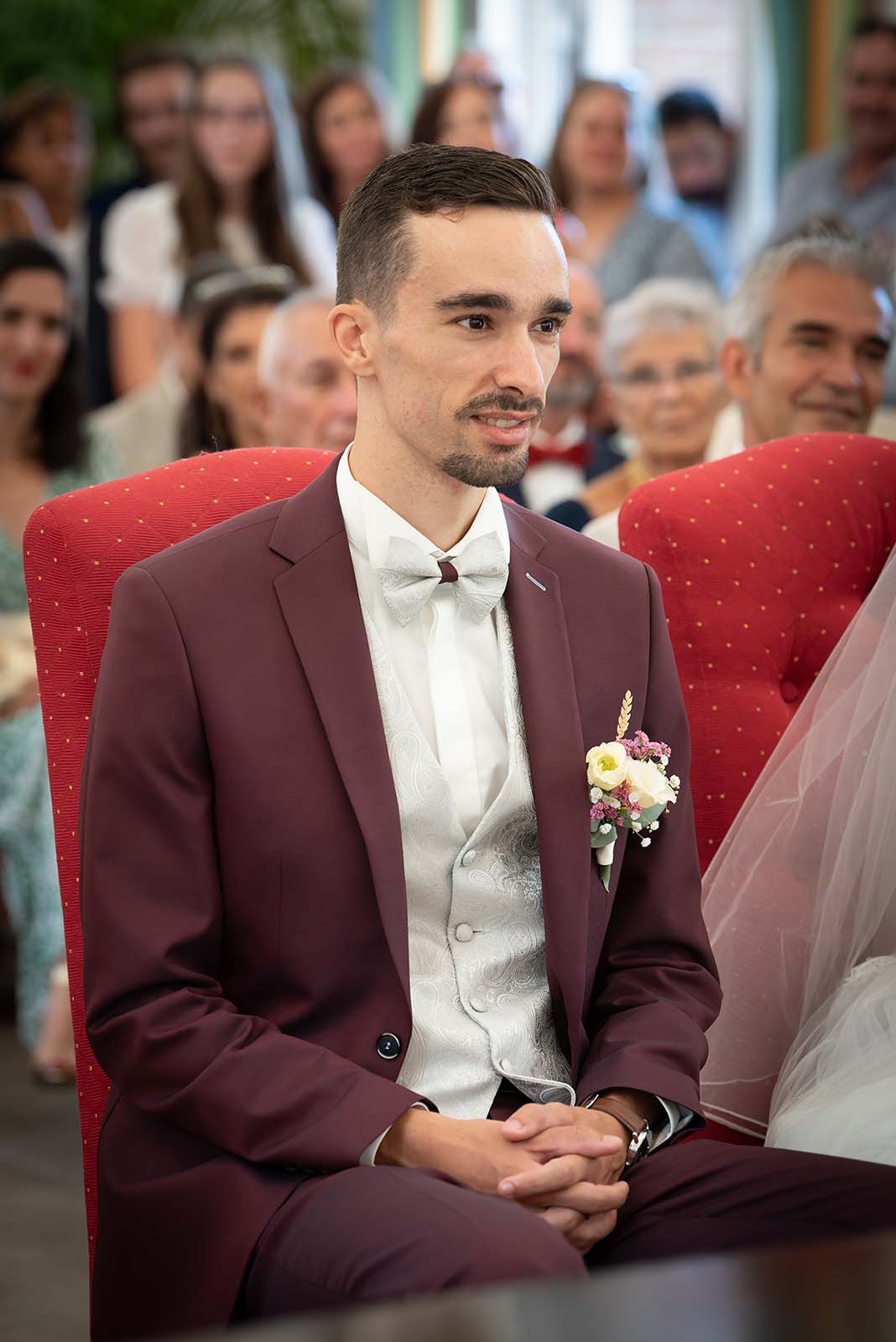 Portrait du marié lors de la cérémonie civile