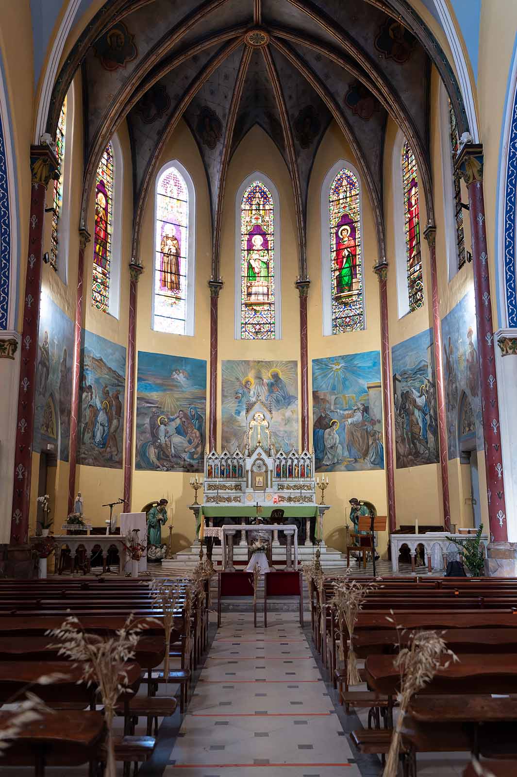 photo de l'intérieur d'une église