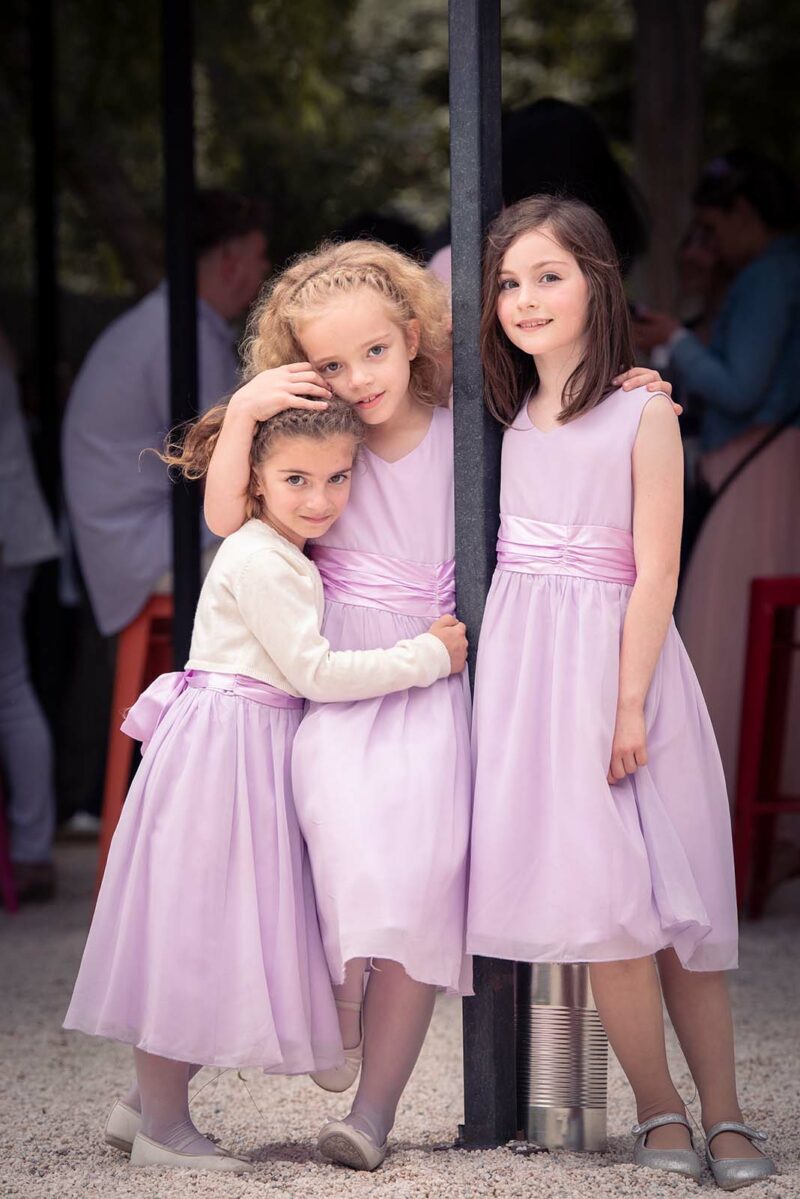 portrait de 3 petites filles en robe de cérémonie