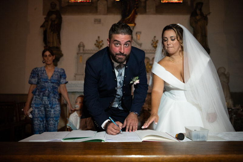 signature du registre de mariage par les mariés