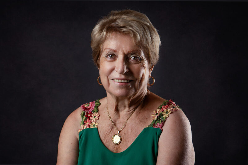 photo studio d'une femme âgée prise en gros plans